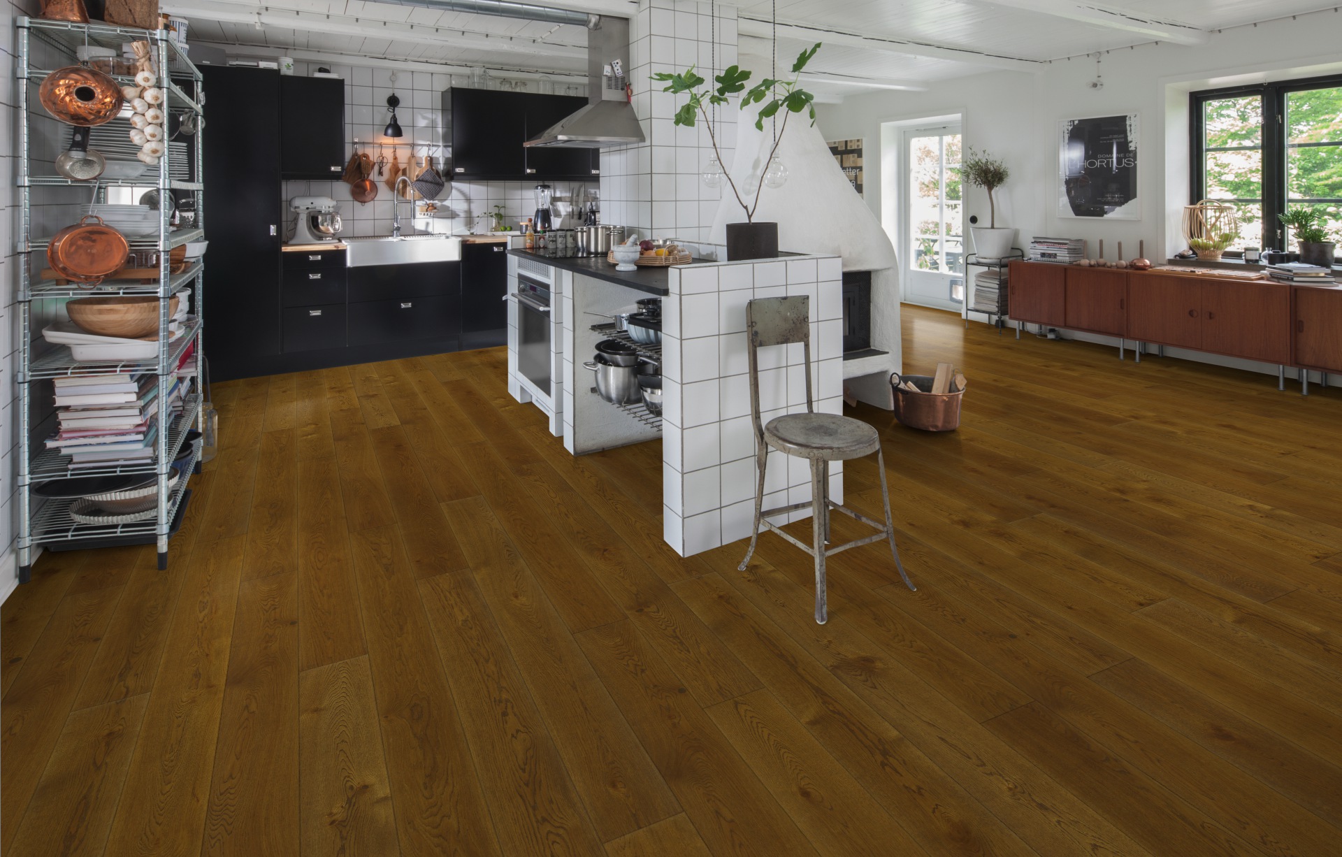 Паркетная доска Kahrs Новая классика Дуб Янтарь Nouveau Rich 151N8AEKQ1KW240 Lively 2420×187×15 фото в интерьере